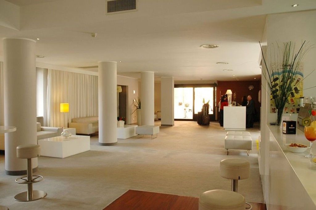 Hotel Area 4*